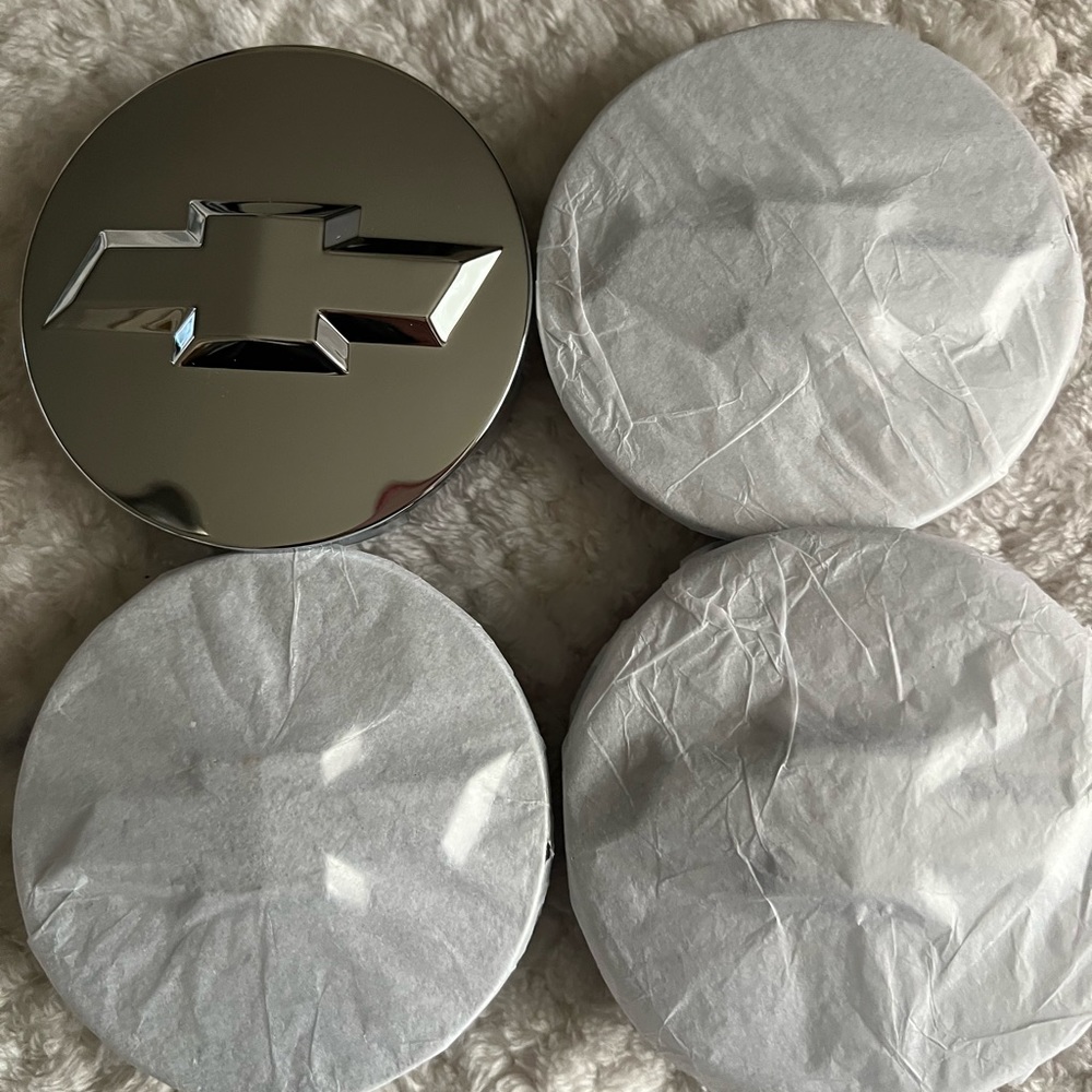 4 pcs Chevy center caps